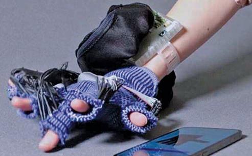 Soft-robotic glove for swelling relief